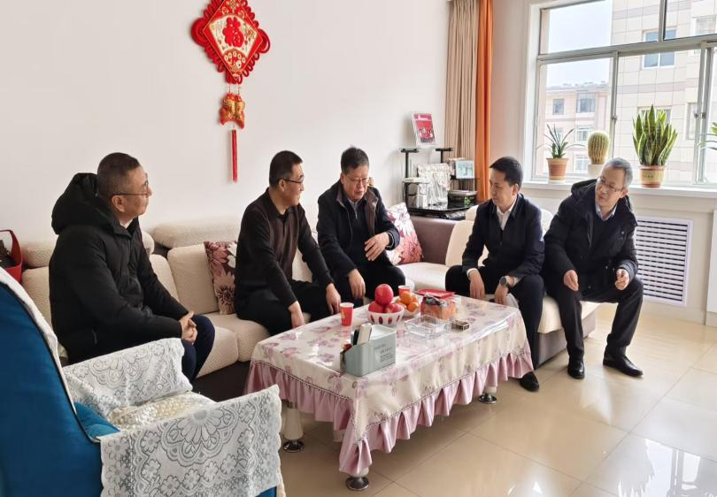 市委組織部領(lǐng)導(dǎo)慰問(wèn)我公司困難黨員